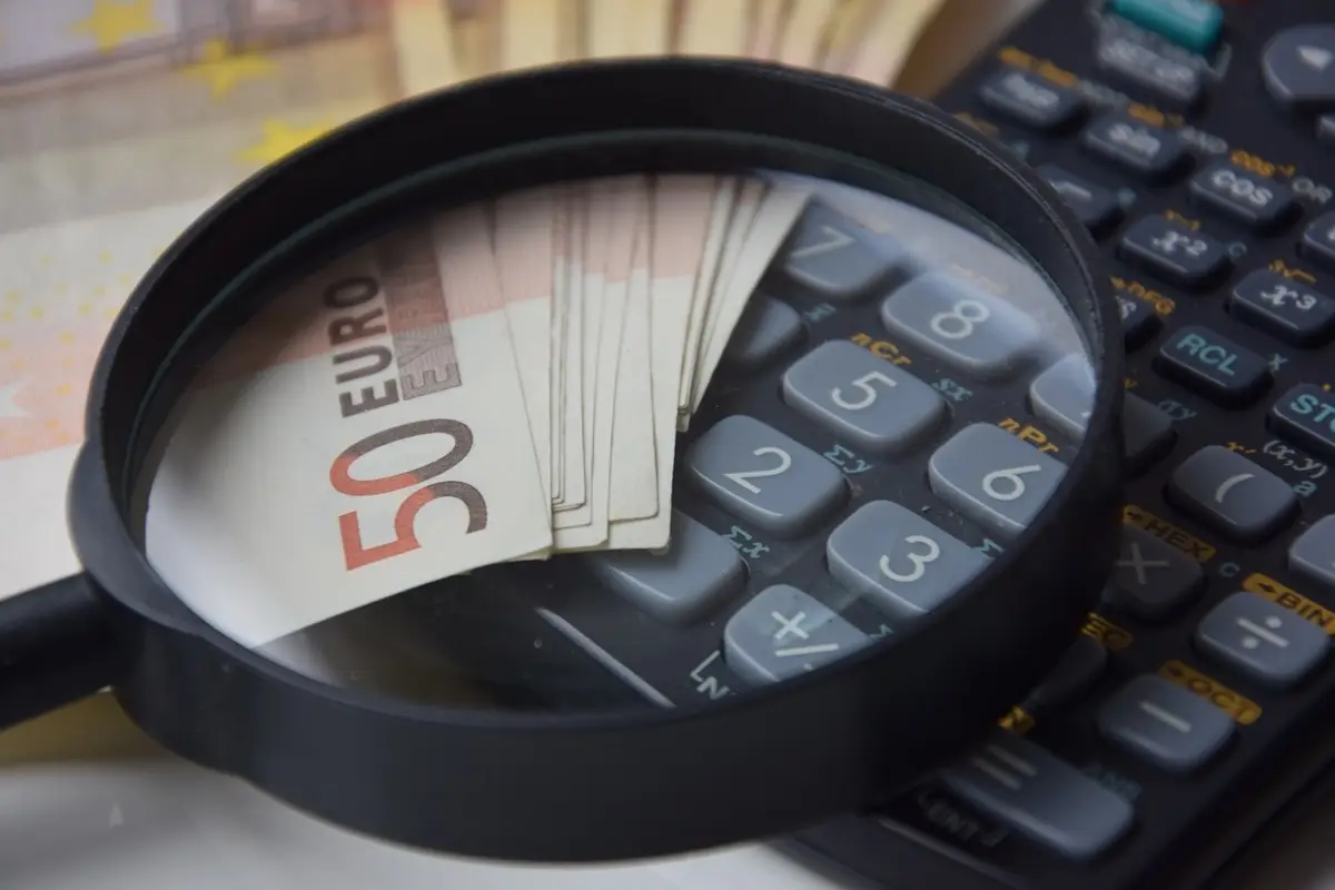 Conto in banca sotto controllo: ecco la tecnica del barattolo che fa risparmiare anche i più spendaccioni Immagine selezionata