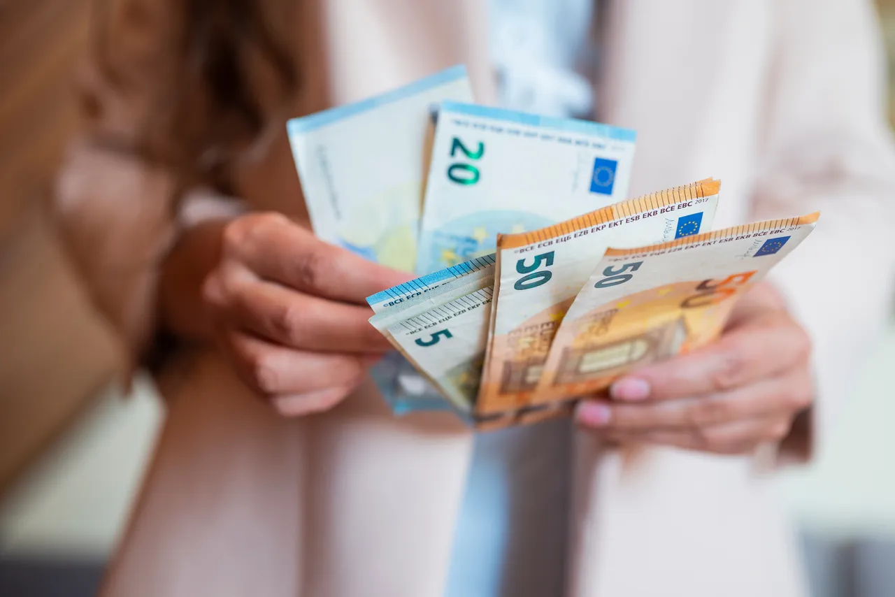 Bonus da 500 euro per casalinghe: ecco la guida rapida per ottenerlo subito Immagine selezionata